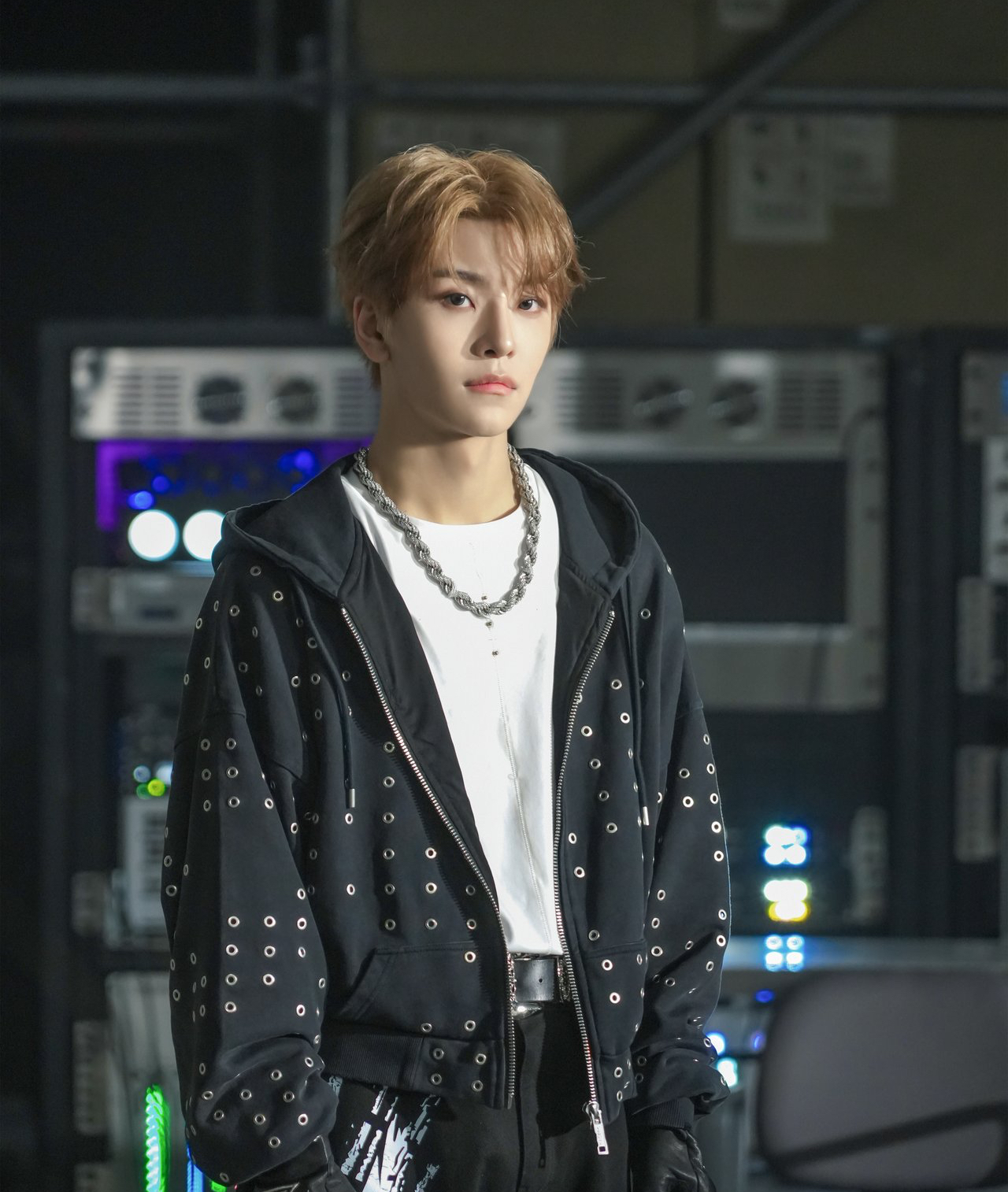 Behind-the-scenes cut of He Xinlong (ALPHA DRIVE ONE)