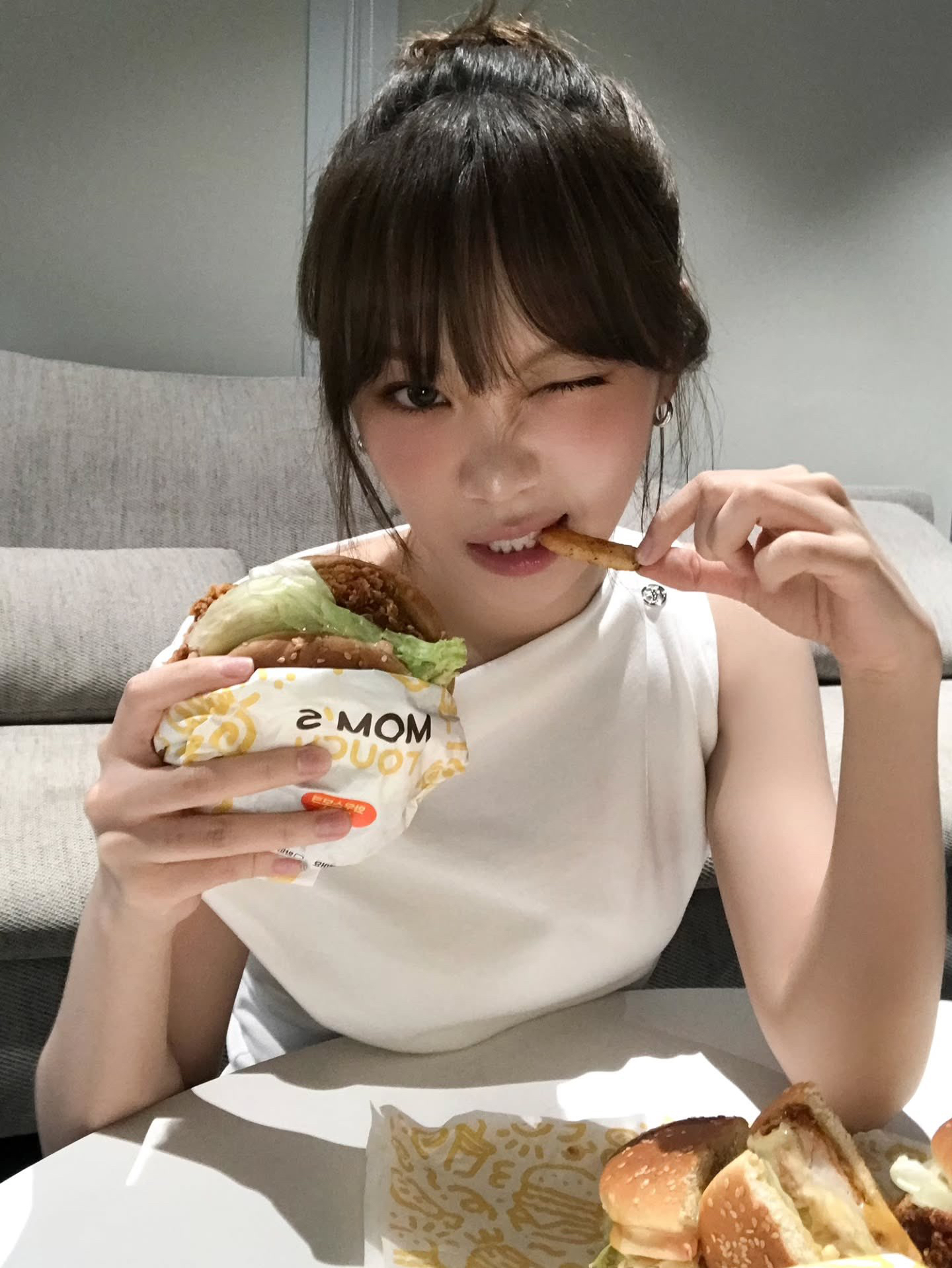 Behind-the-scenes cut of Kim Chaewon (LE SSERAFIM)