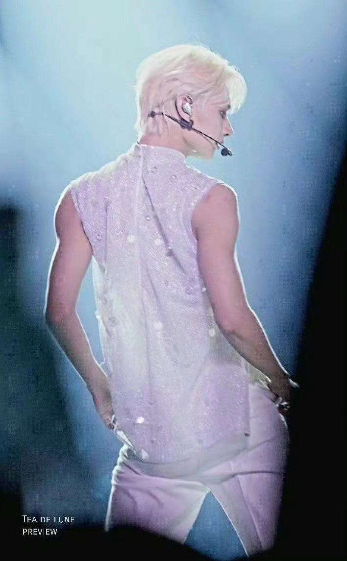 A moment captured by Jun (SEVENTEEN)'s fan