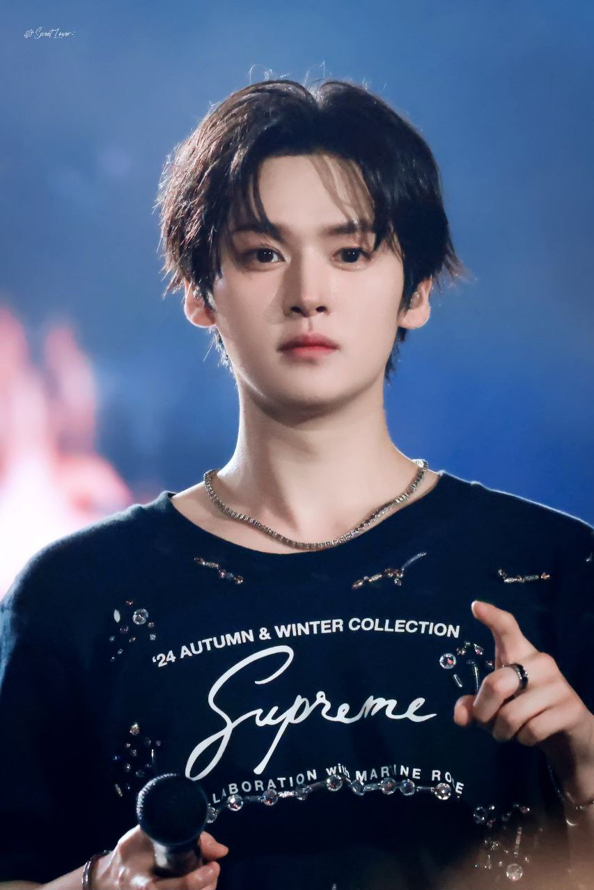 A moment captured by Lee Know (Stray Kids)'s fan