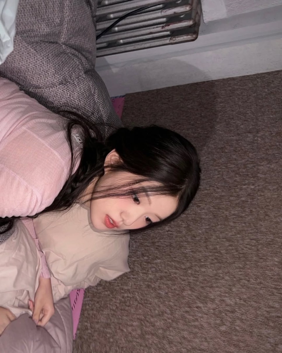 Foto aktivitas terbaru Yoon Jiyoon (izna)