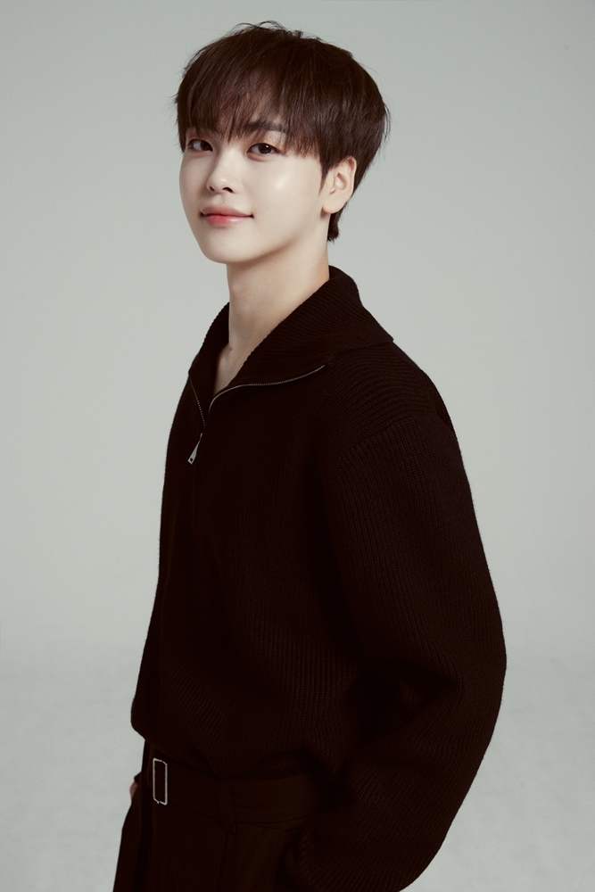 Foto terbaru Hyeongjun (CRAVITY)