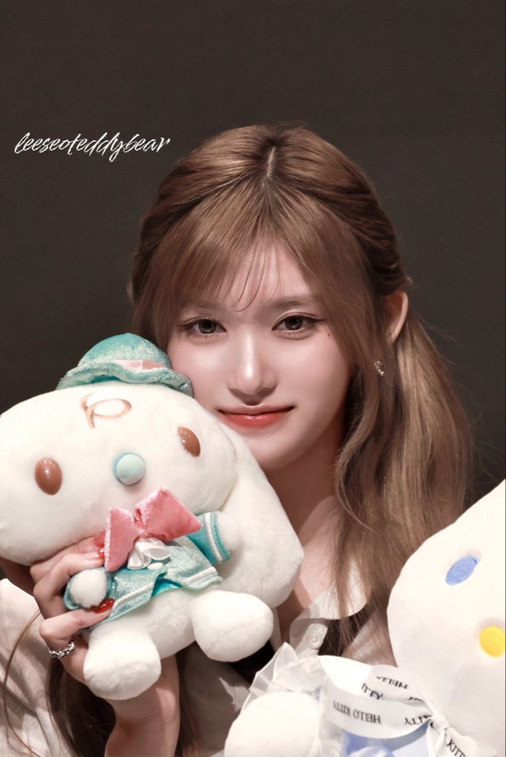 Latest photo of Leeseo (IVE)