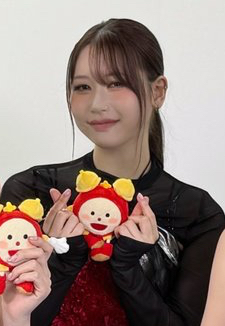 Behind-the-scenes cut of Kasahara Momona (ME:I)