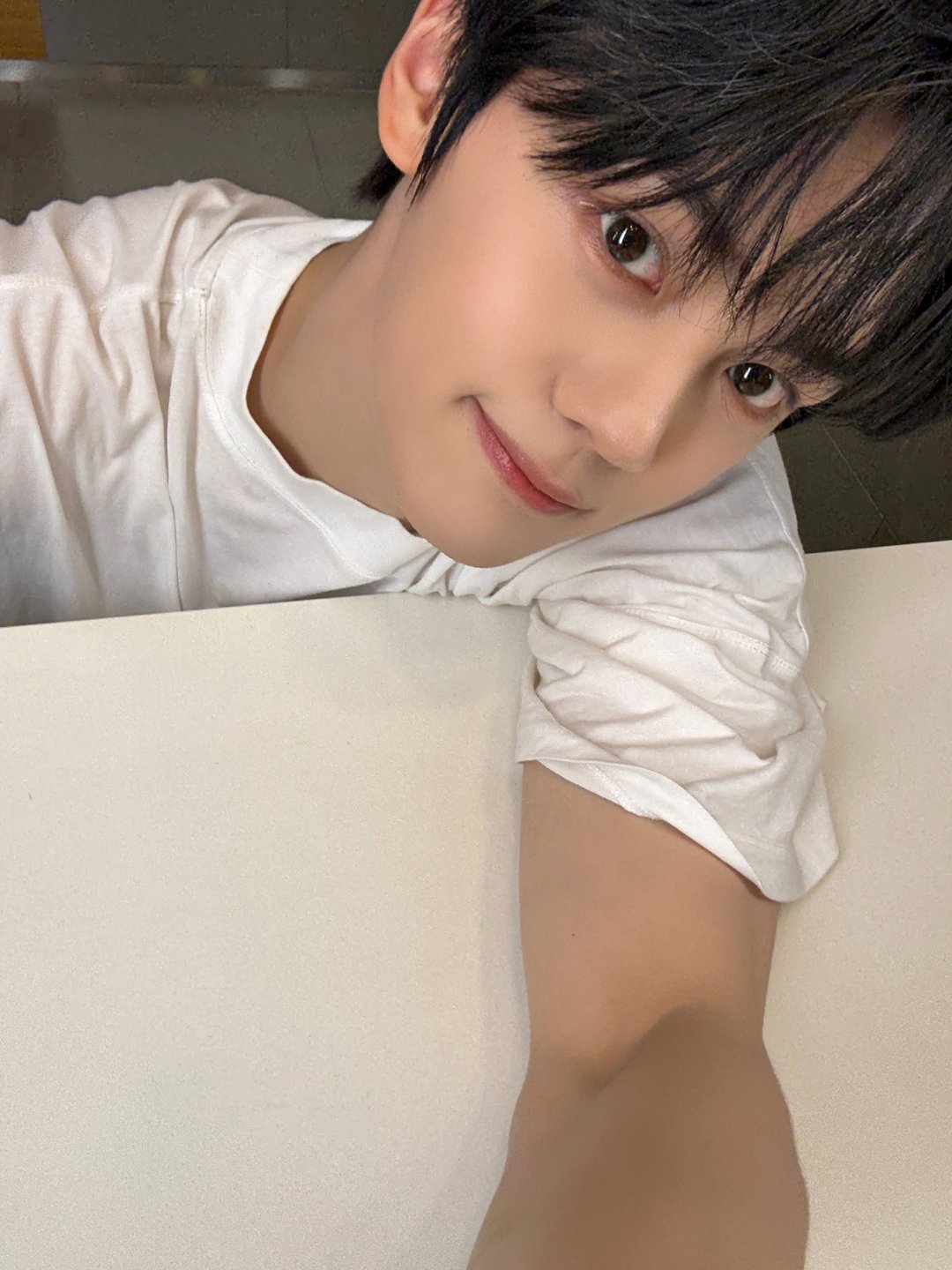 Recent activity shot of Kim Gyuvin (ZEROBASEONE)