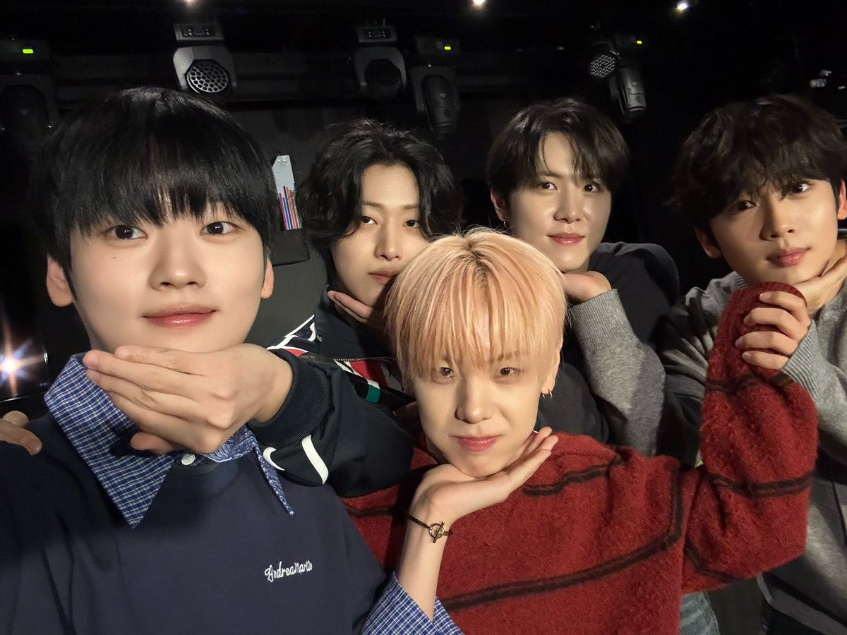 Momen yang diabadikan oleh penggemar WEi