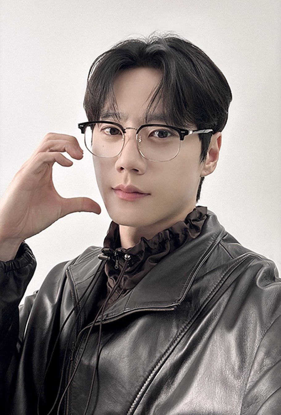 Recent activity shot of Lee Junyoung