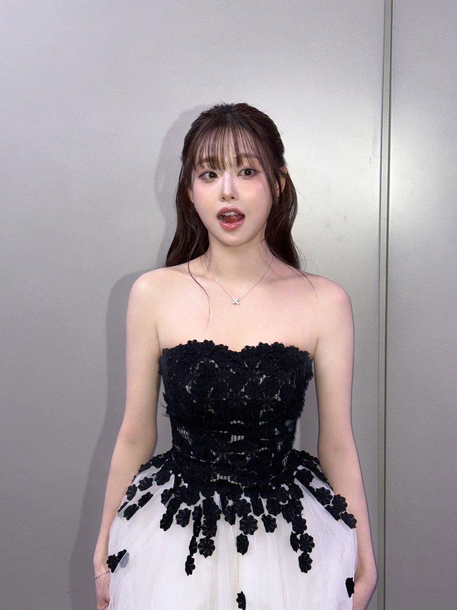 Behind-the-scenes cut of Chuu