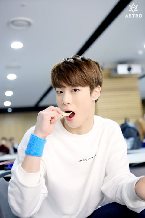 A moment captured by Moonbin (ASTRO)'s fan