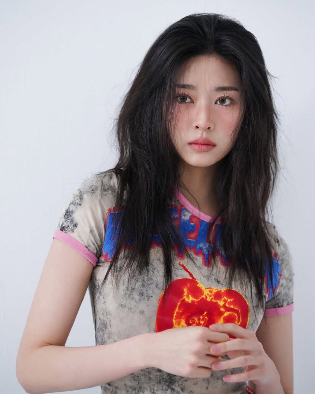 Behind-the-scenes cut of Kim Minju