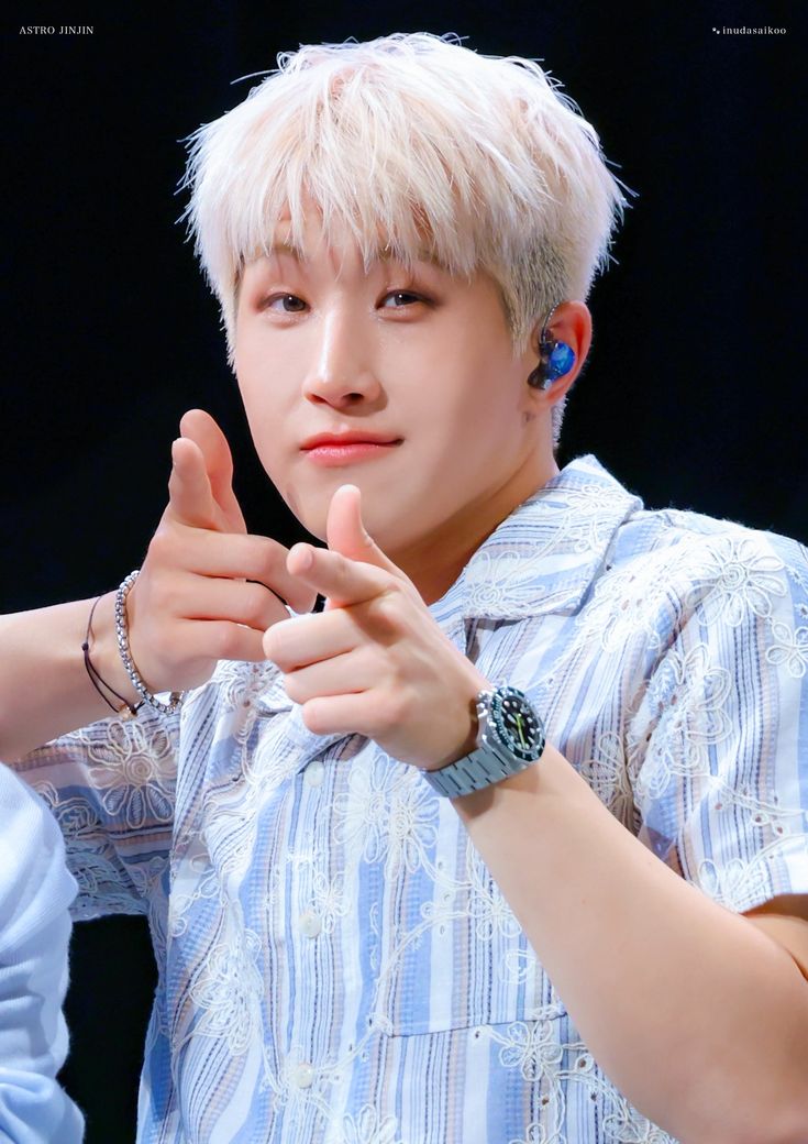 A moment captured by Jinjin (ASTRO)'s fan