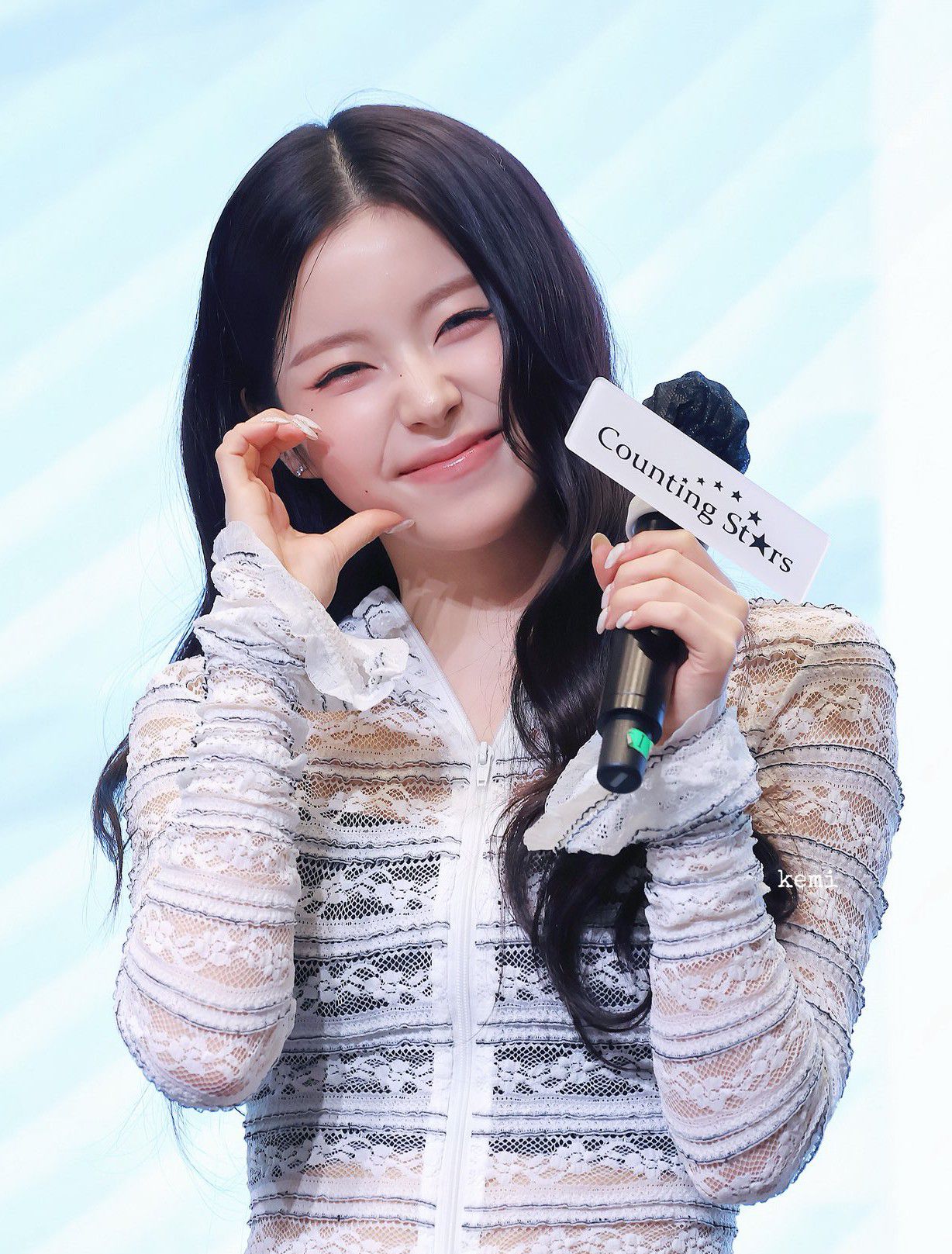 A moment captured by Kyujin (NMIXX)'s fan