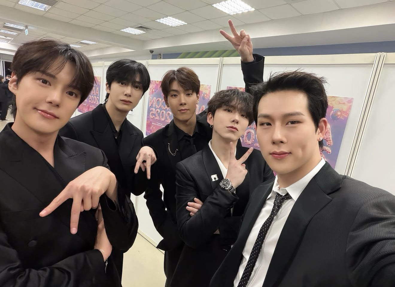 Behind-the-scenes cut of Shownu (MONSTA X)