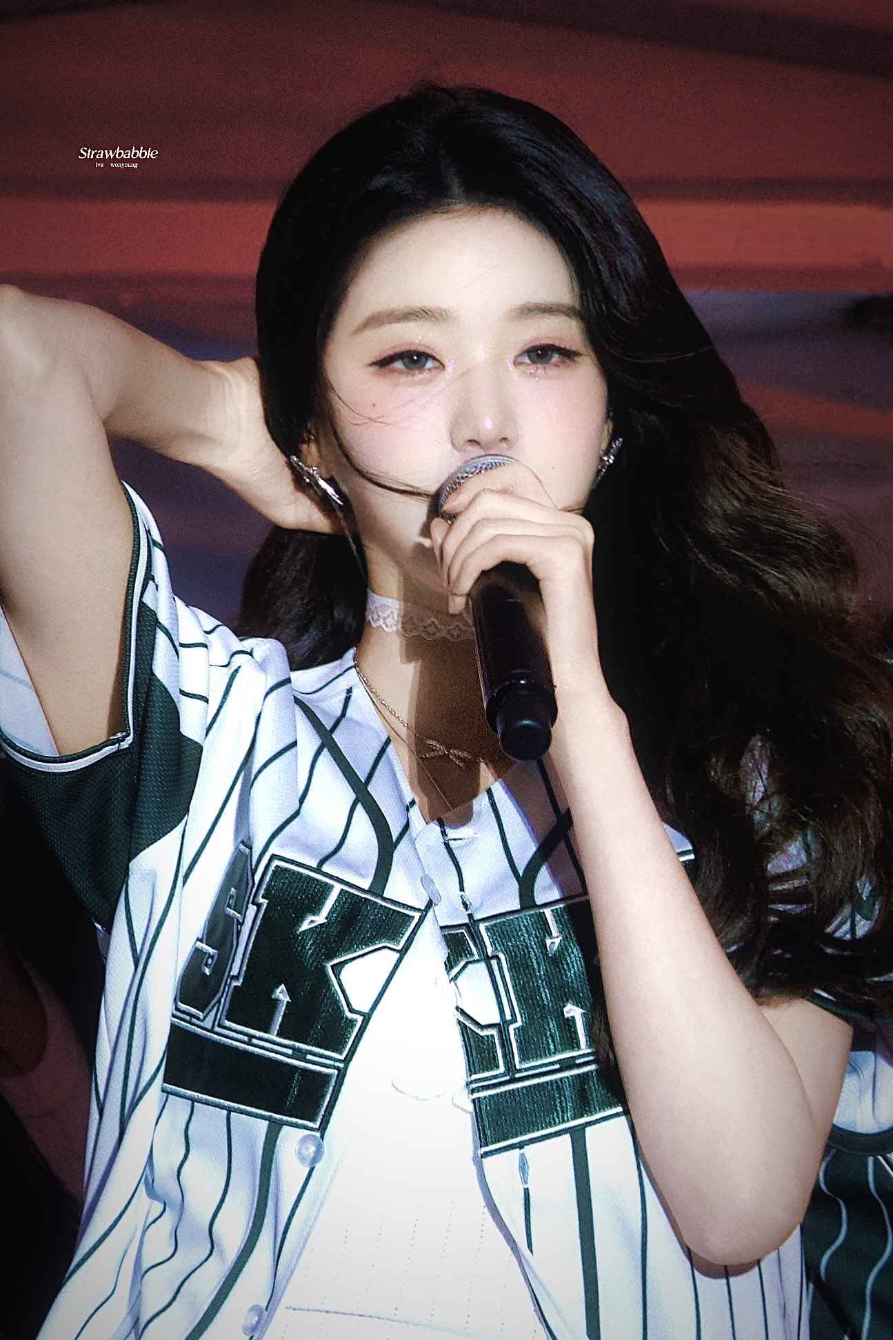 A moment captured by Jang Wonyoung (IVE)'s fan