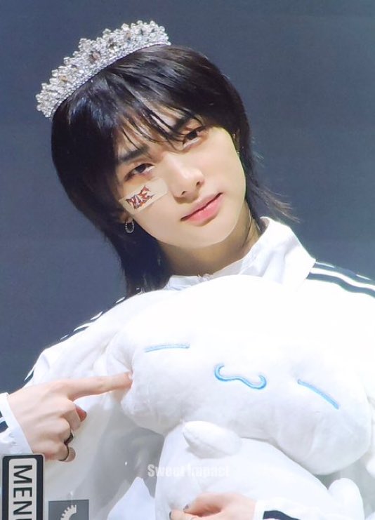 Behind-the-scenes cut of Hyunjin (Stray Kids)
