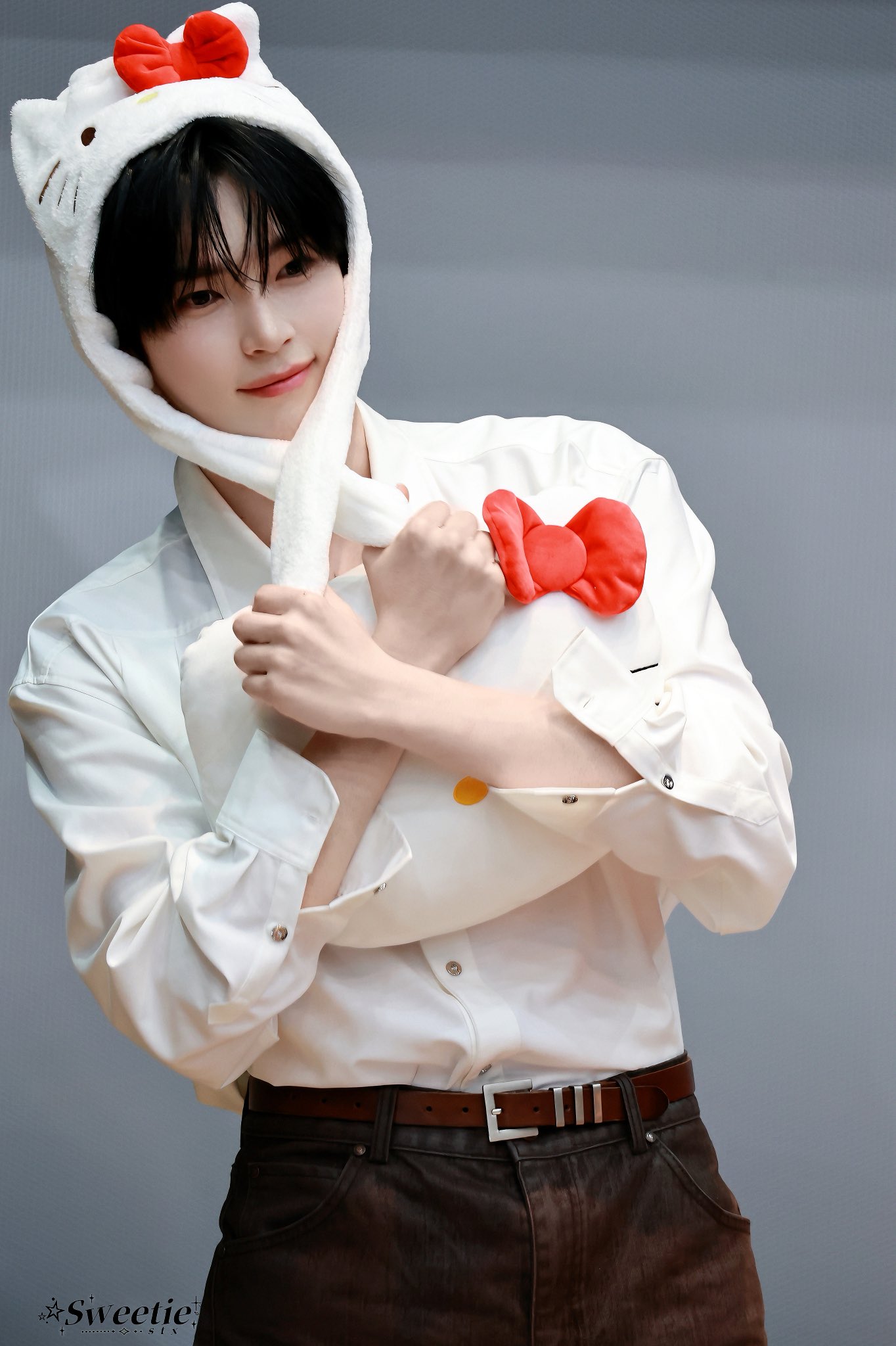 Behind-the-scenes cut of Sung Hanbin (ZEROBASEONE)