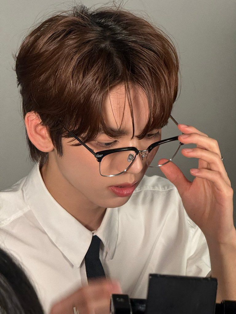 Behind-the-scenes cut of Han Yujin (ZEROBASEONE)