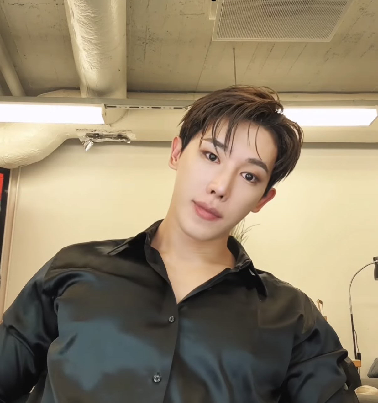 A moment captured by Wonho's fan