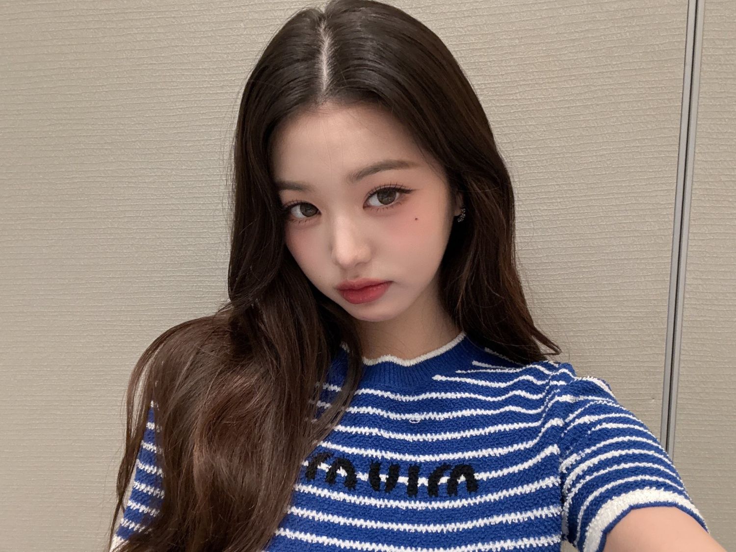 Behind-the-scenes cut of IZ*ONE