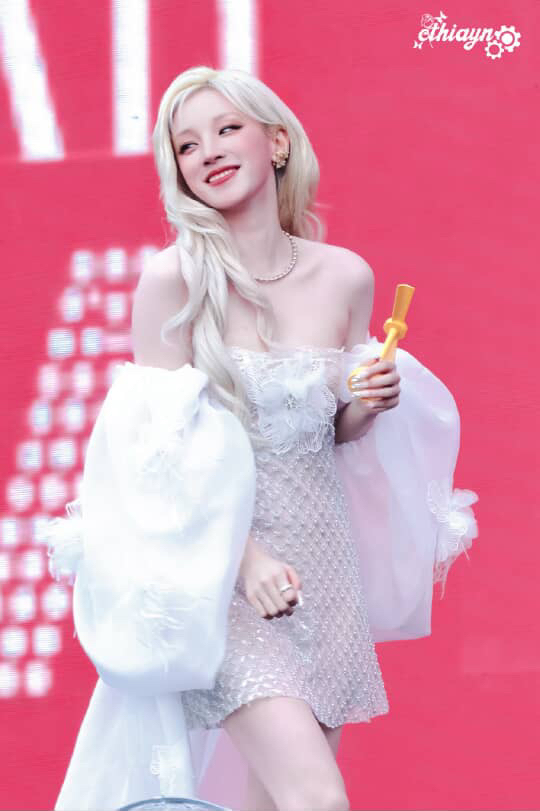 A moment captured by Yuqi (i-dle)'s fan
