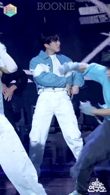 Today's most popular wallpaper in the Changbin (Stray Kids) community