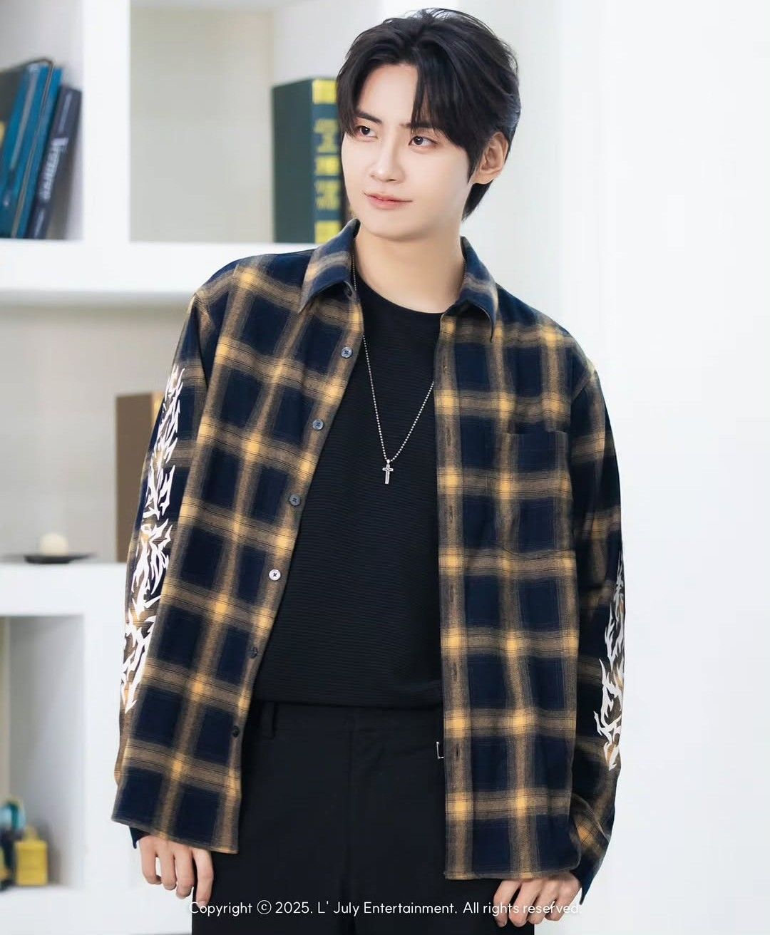 Behind-the-scenes cut of Lee Jinhyuk
