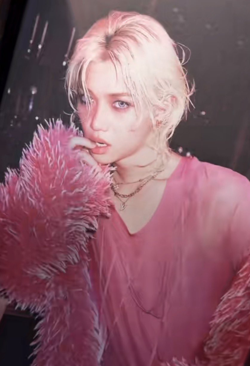 Latest photo of Felix (Stray Kids)