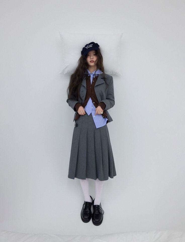Behind-the-scenes cut of Minju (ILLIT)