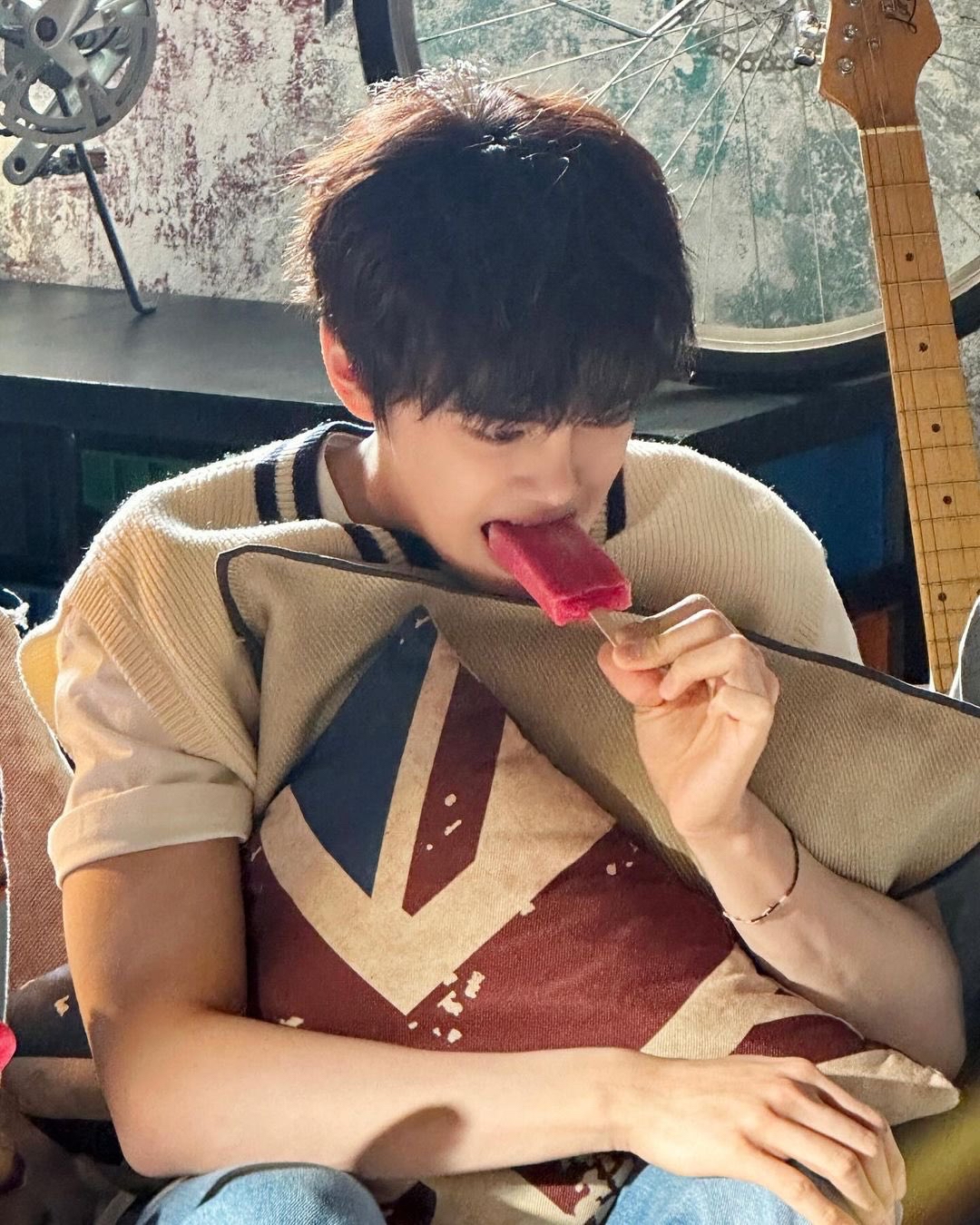 Recent activity shot of Kim Gyuvin (ZEROBASEONE)
