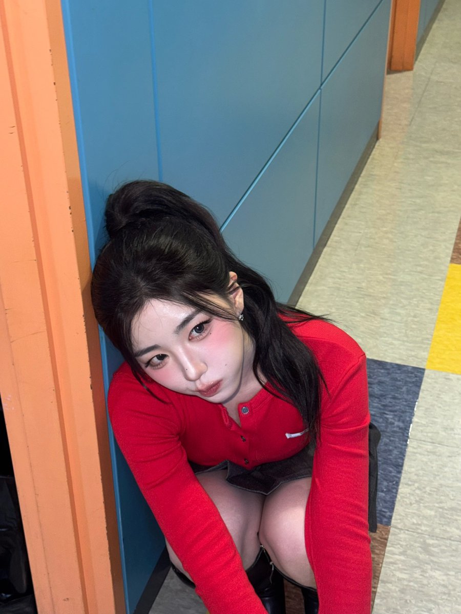 Behind-the-scenes cut of tripleS