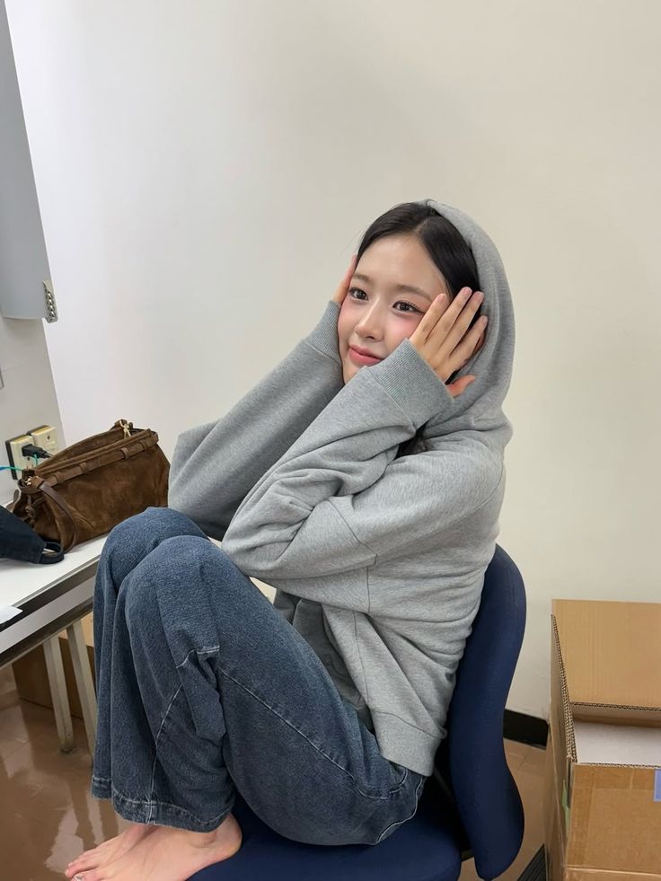 A moment captured by An Yujin (IVE)'s fan