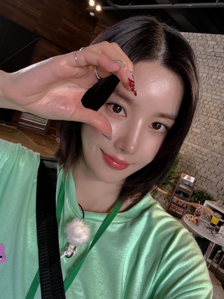 Behind-the-scenes cut of Kwon Eunbi