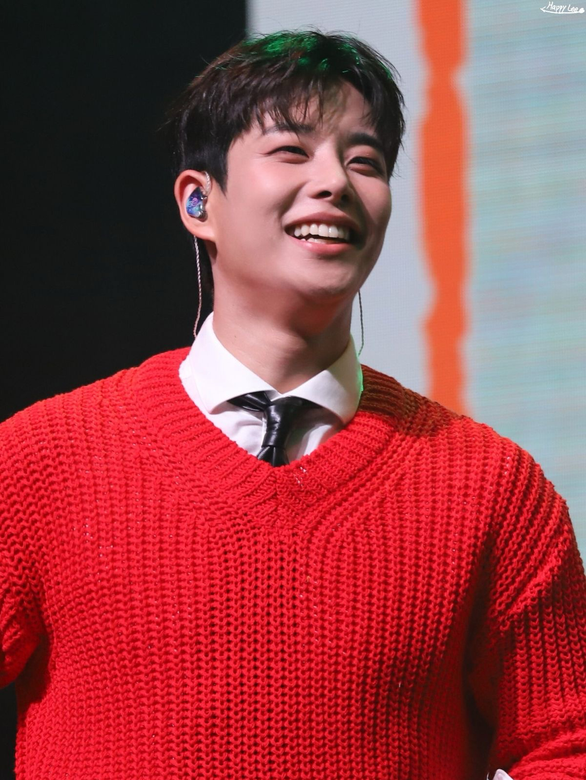 MJ (아스트로)의 최신 사진