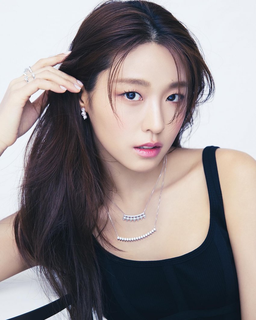 Recent activity shot of Seolhyun (AOA)