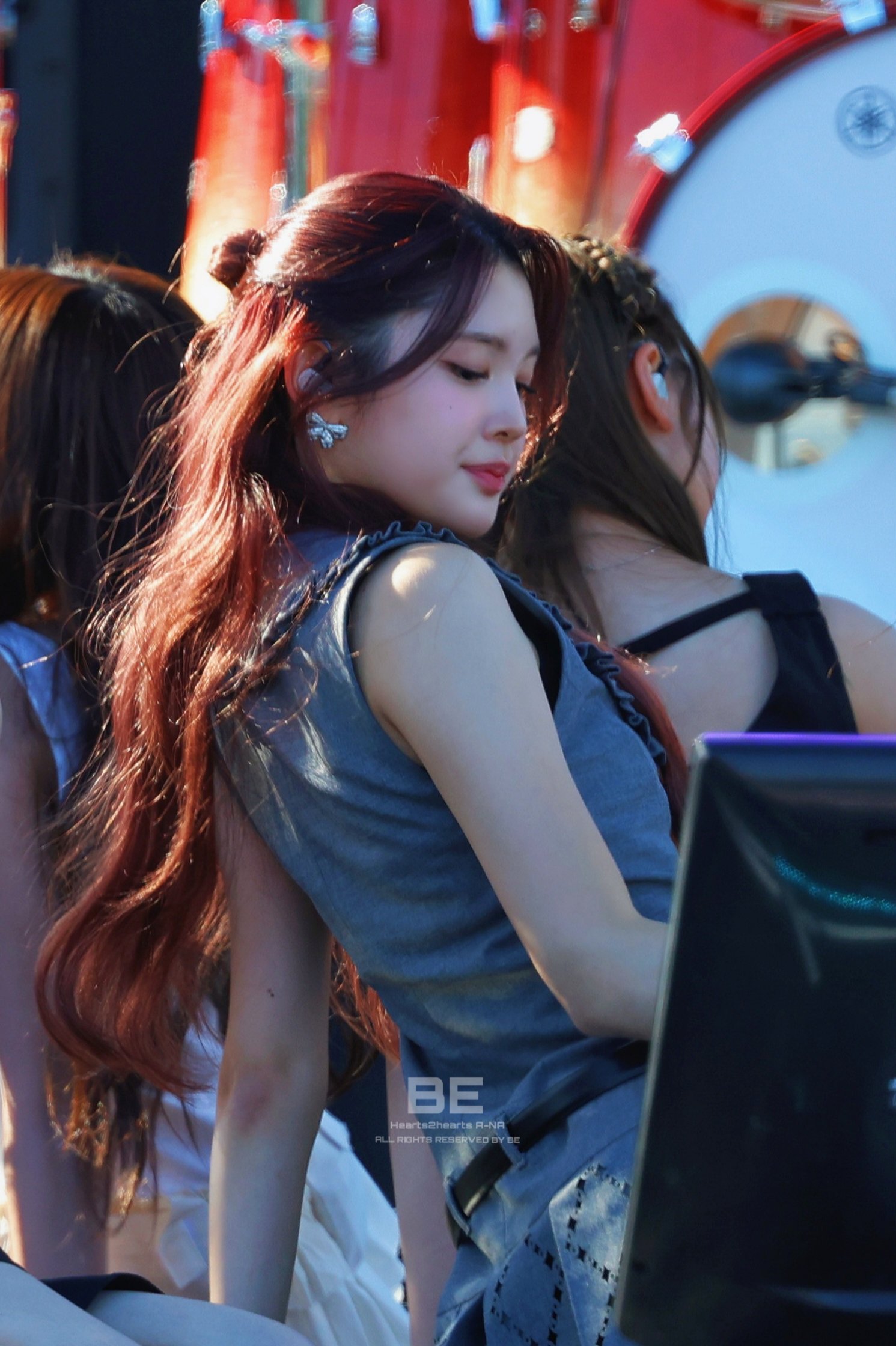 Behind-the-scenes cut of A-na (Hearts2Hearts)