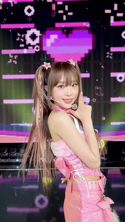 A moment captured by Choi Yena's fan