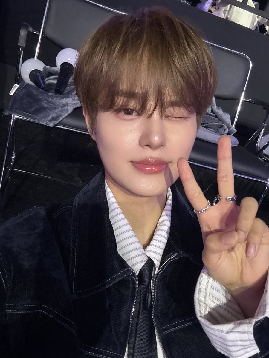 Behind-the-scenes cut of AB6IX