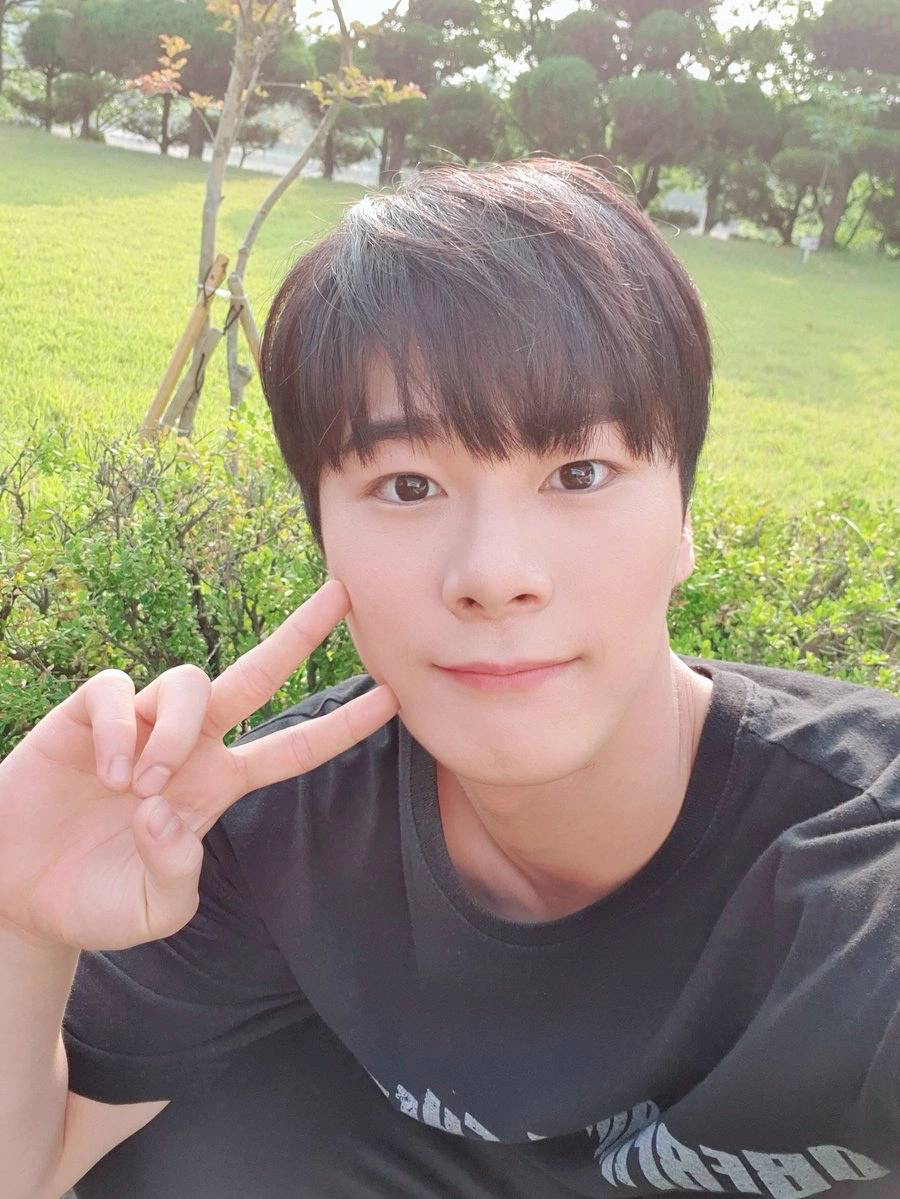 Latest photo of Moonbin (ASTRO)
