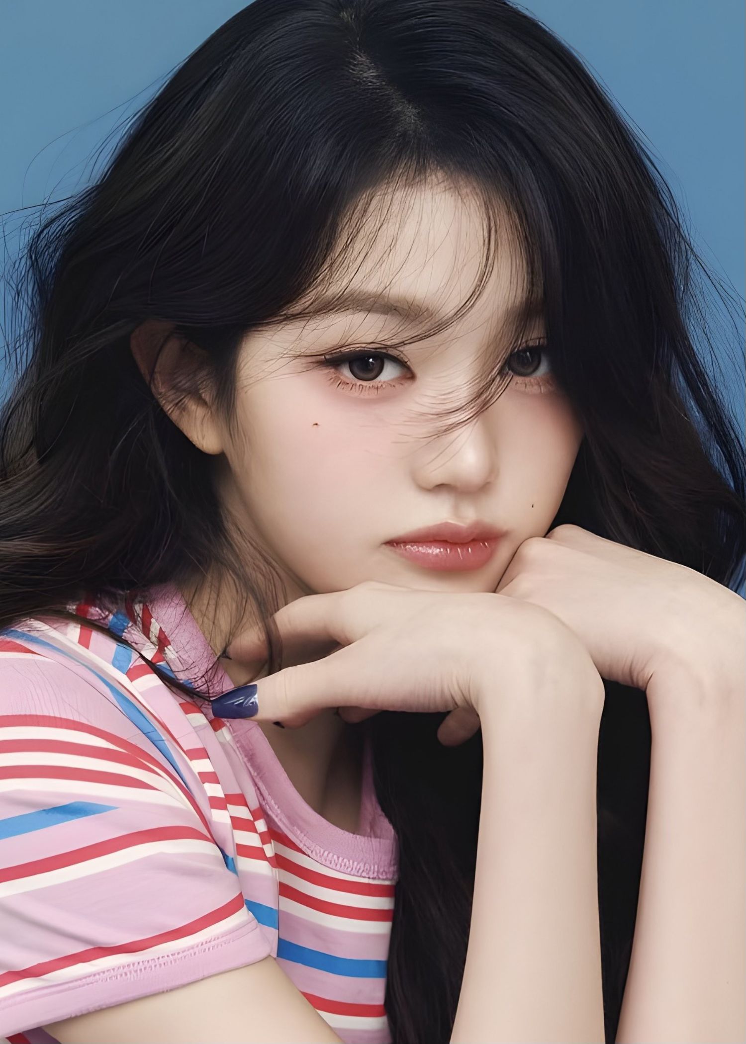 Behind-the-scenes cut of Jang Wonyoung (IVE)