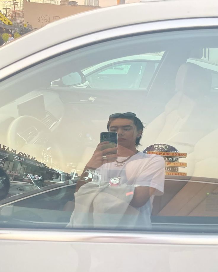 A moment captured by Lee Leo (ALPHA DRIVE ONE)'s fan