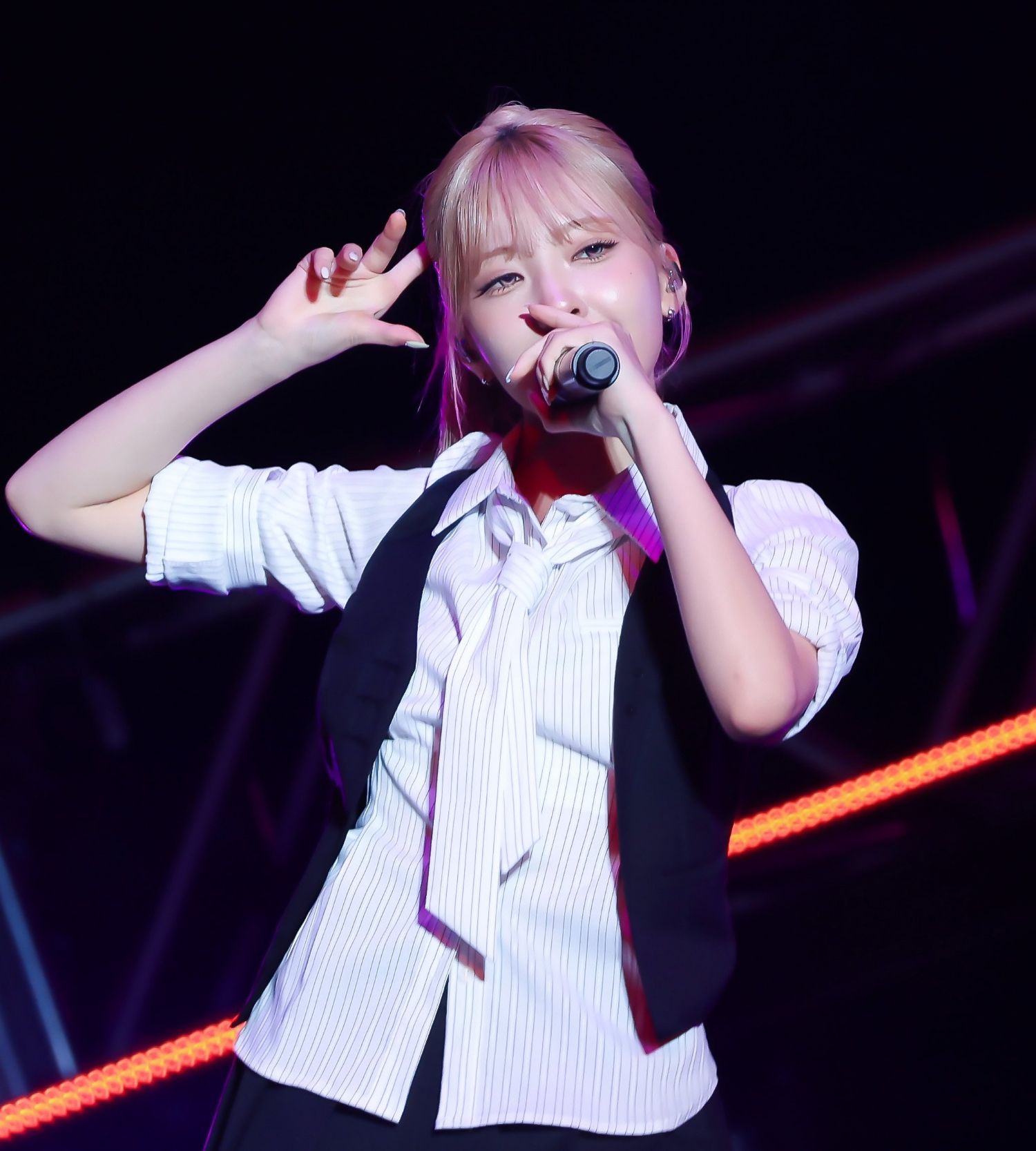 Latest photo of Mayuka (NiziU)