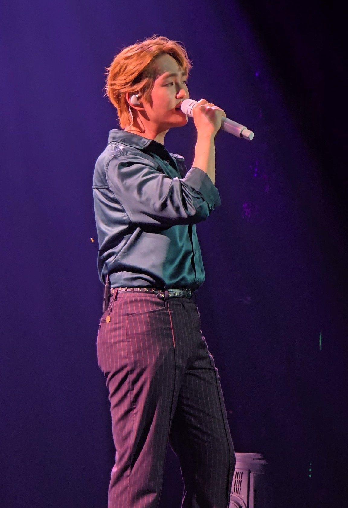 A moment captured by Onew (SHINee)'s fan