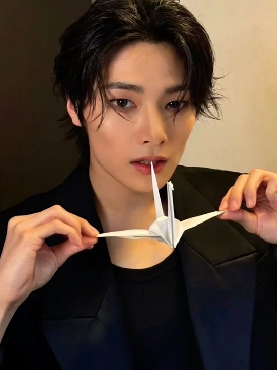 Behind-the-scenes cut of I.N (Stray Kids)