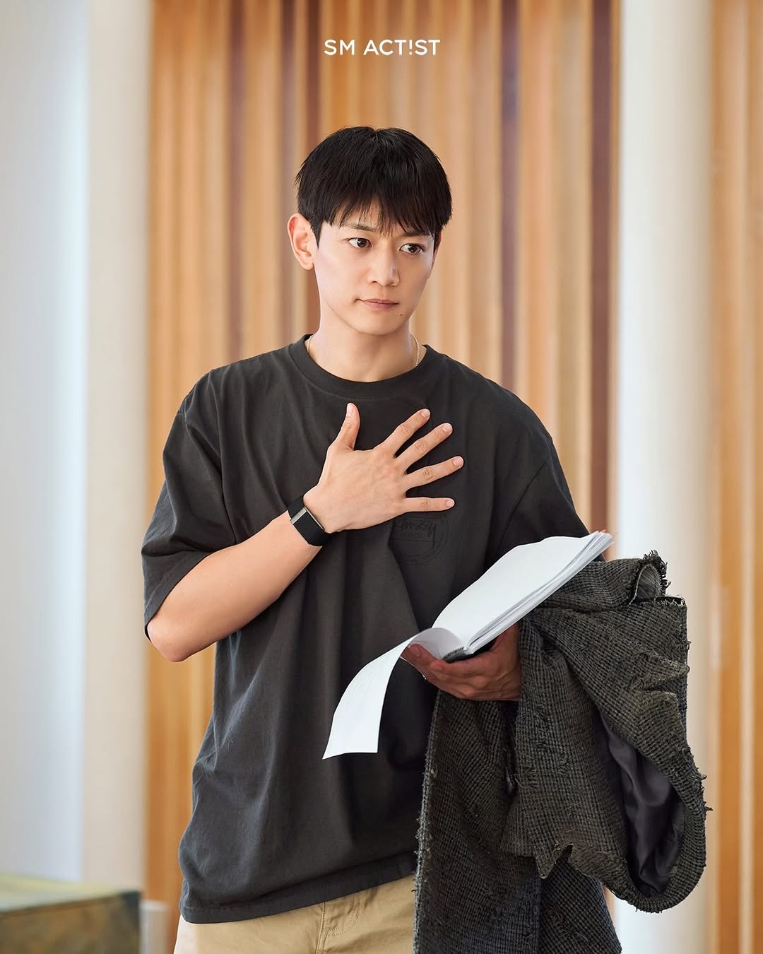 Behind-the-scenes cut of Minho (SHINee)