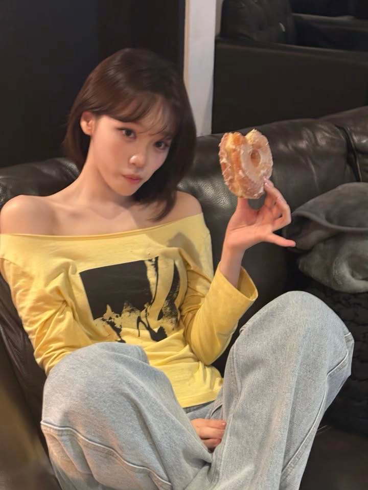 A moment captured by Kim Chaewon (LE SSERAFIM)'s fan