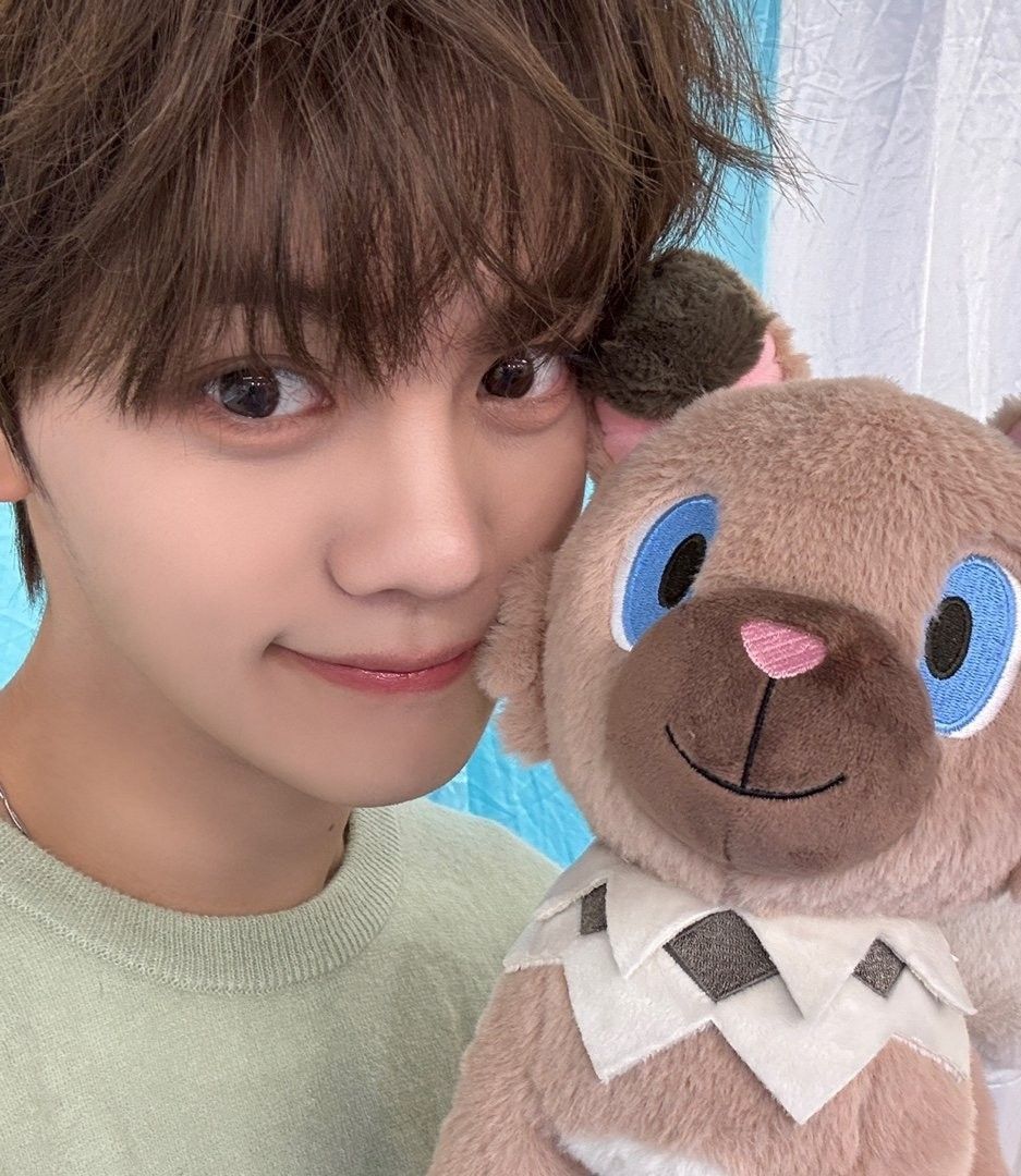Latest photo of Kim Gyuvin (ZEROBASEONE)