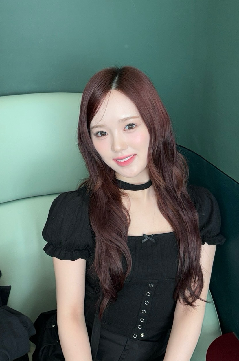 Behind-the-scenes cut of Rio (NiziU)