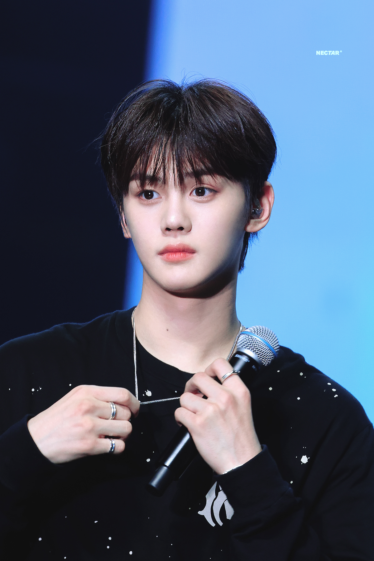 A moment captured by Kim Gyuvin (ZEROBASEONE)'s fan