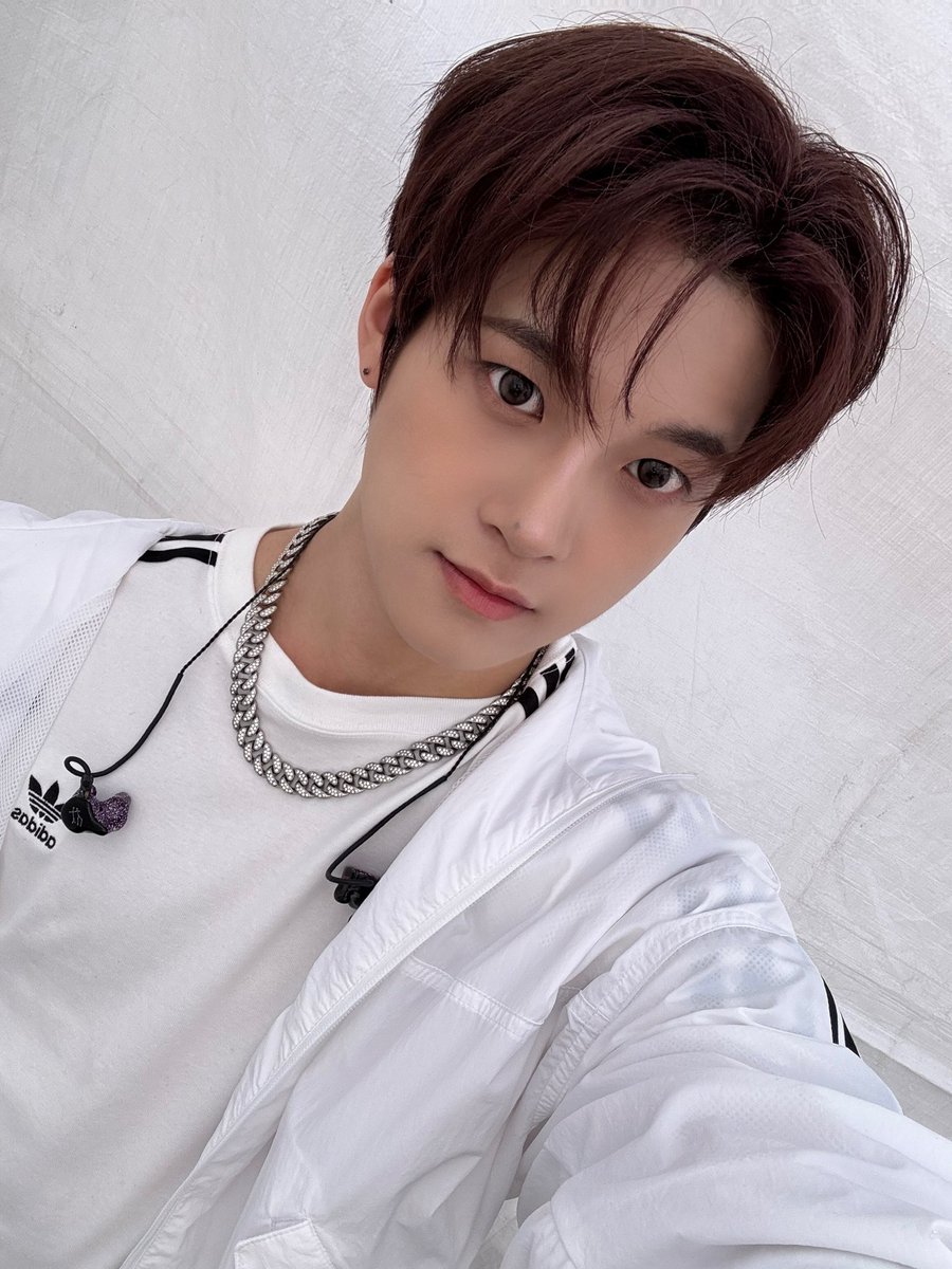 A moment captured by Xikers's fan