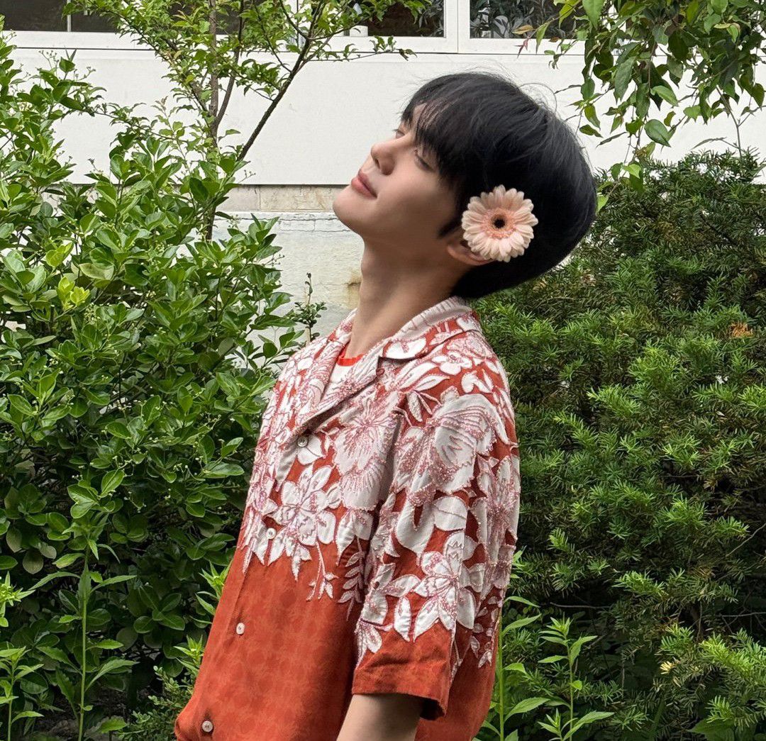 Latest photo of Kim Gyuvin (ZEROBASEONE)